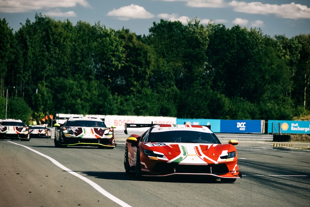 Flot felt af biler klar til Formula GT Challenge-finale på Jylllandsringen.
(Foto: Formula GT Challenge)